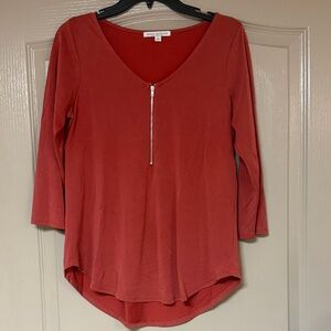 Green Envelope Women's burnt orange V-Neck Top with Zipper